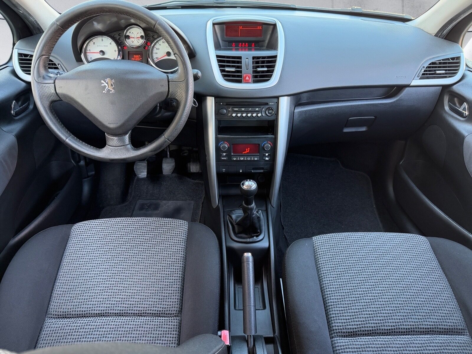 PEUGEOT 207 1.6HDI