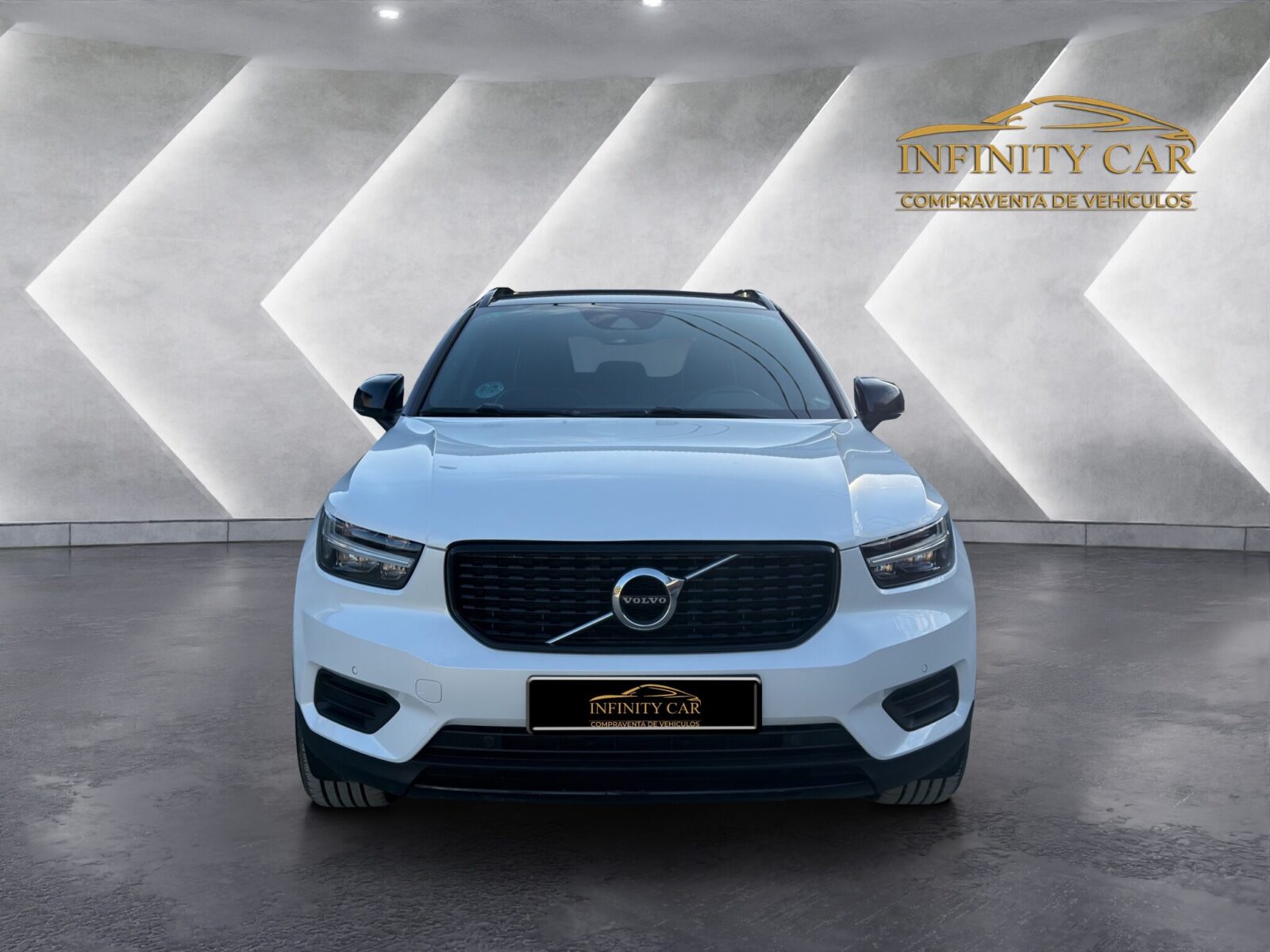 VOLVO XC40 R DESIGN