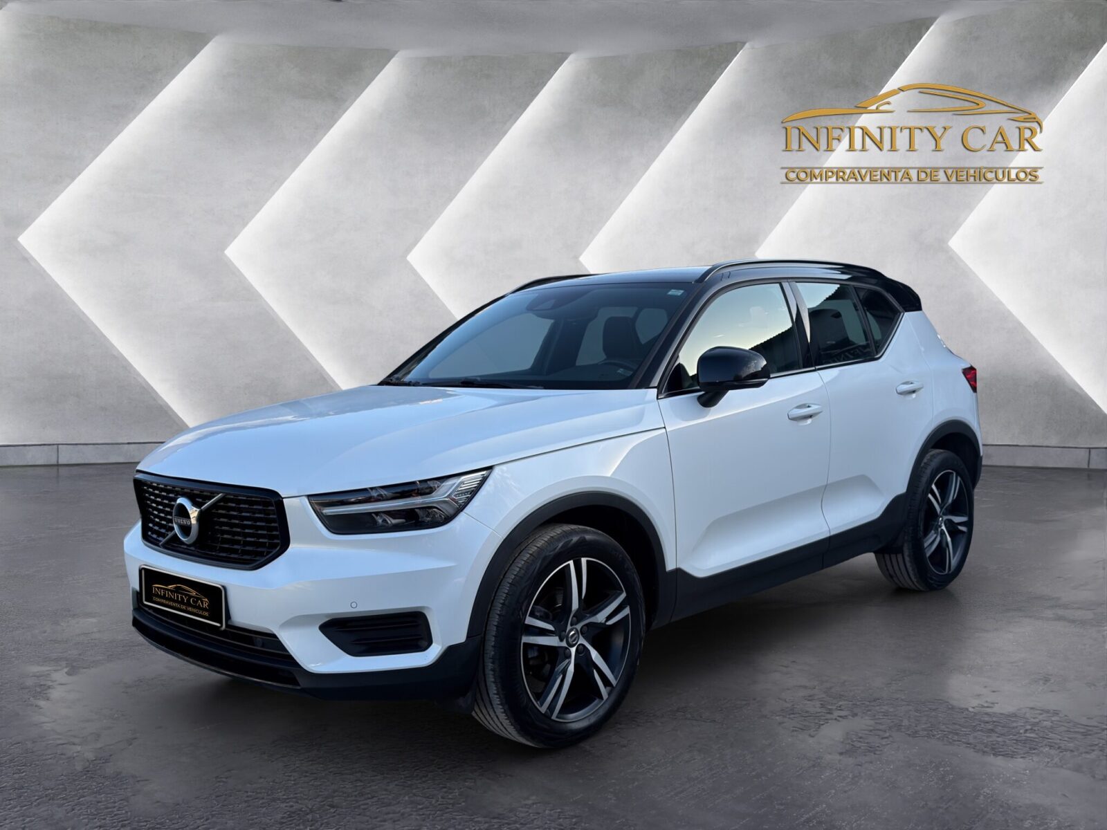 VOLVO XC40 R DESIGN