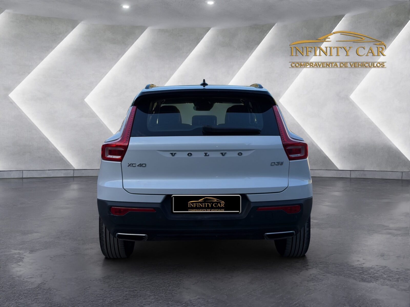 VOLVO XC40 R DESIGN