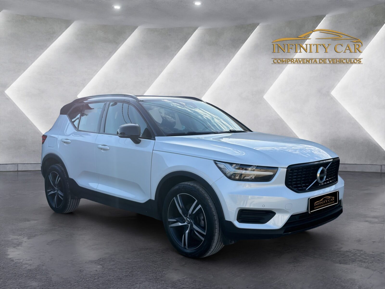 VOLVO XC40 R DESIGN