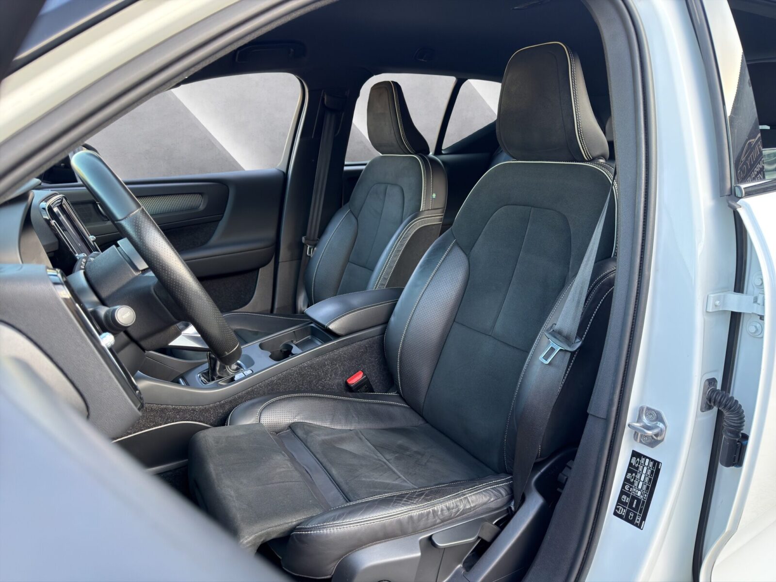 VOLVO XC40 R DESIGN