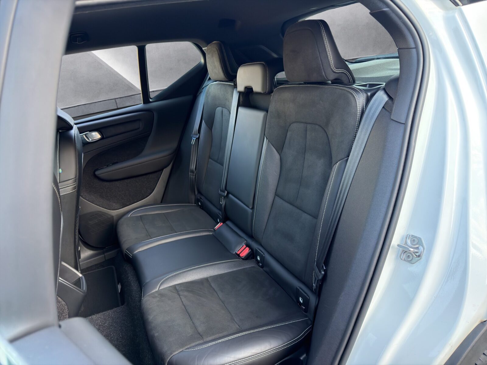 VOLVO XC40 R DESIGN