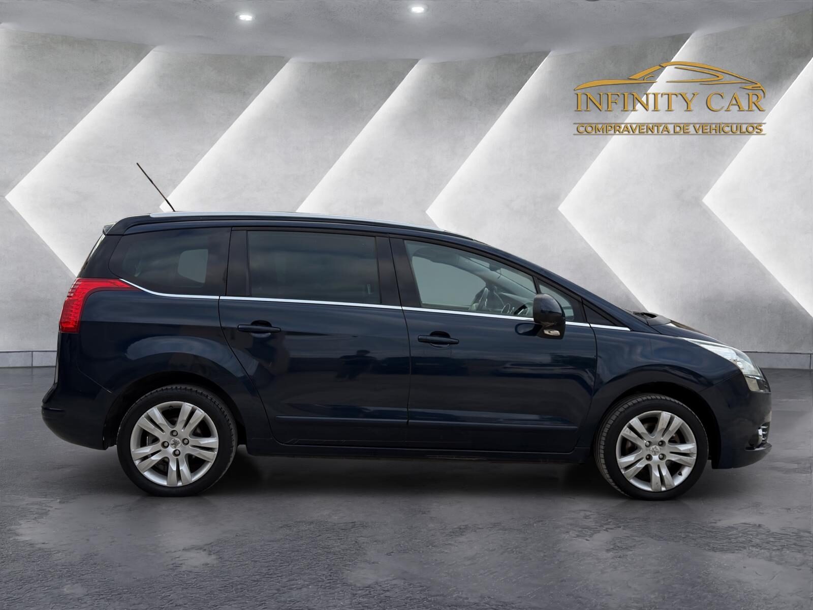 PEUGEOT 5008 2.0 HDI